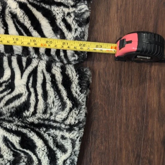 Alice + Olivia Black and White Faux Fur Jacket - Picture 6 of 6